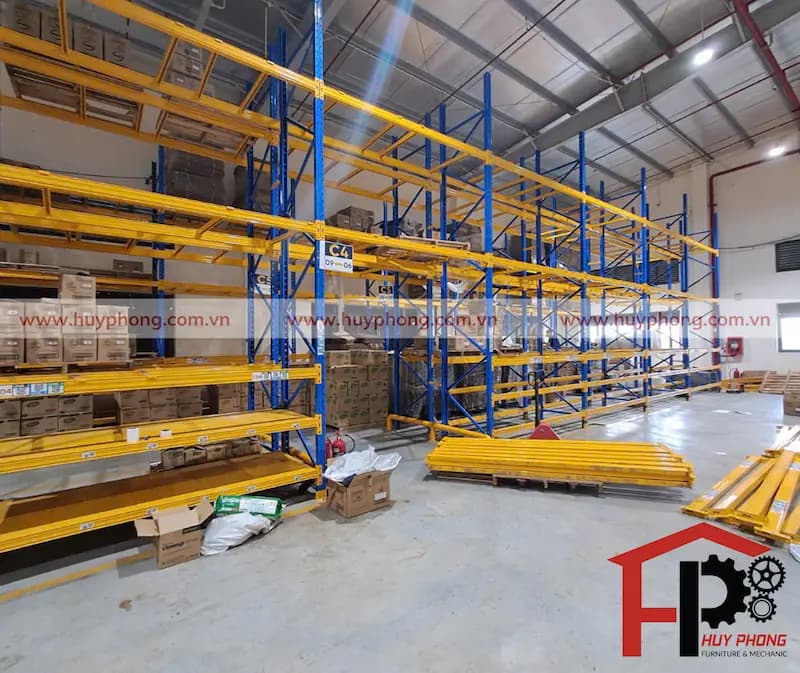 Quá trình Tháo dỡ kệ kho hàng 